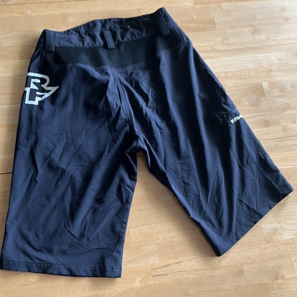 Raceface biking shorts - Picture 2 of 6